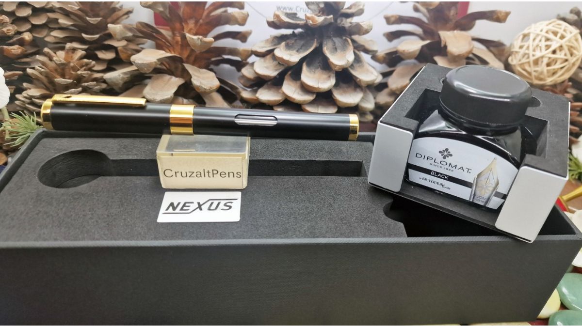 Pluma Estilográfica Diplomat Nexus Black/Gold Plumín oro 14 kts